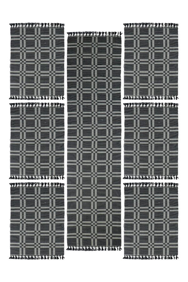 Table Runner 2