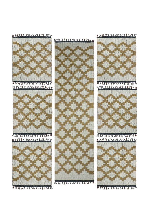 Table Runner 4